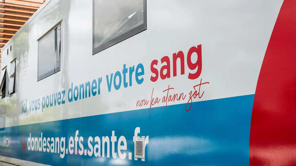 Reportage institutionnel EFS en Guadeloupe — camion de collecte don de sang — Monréal Films